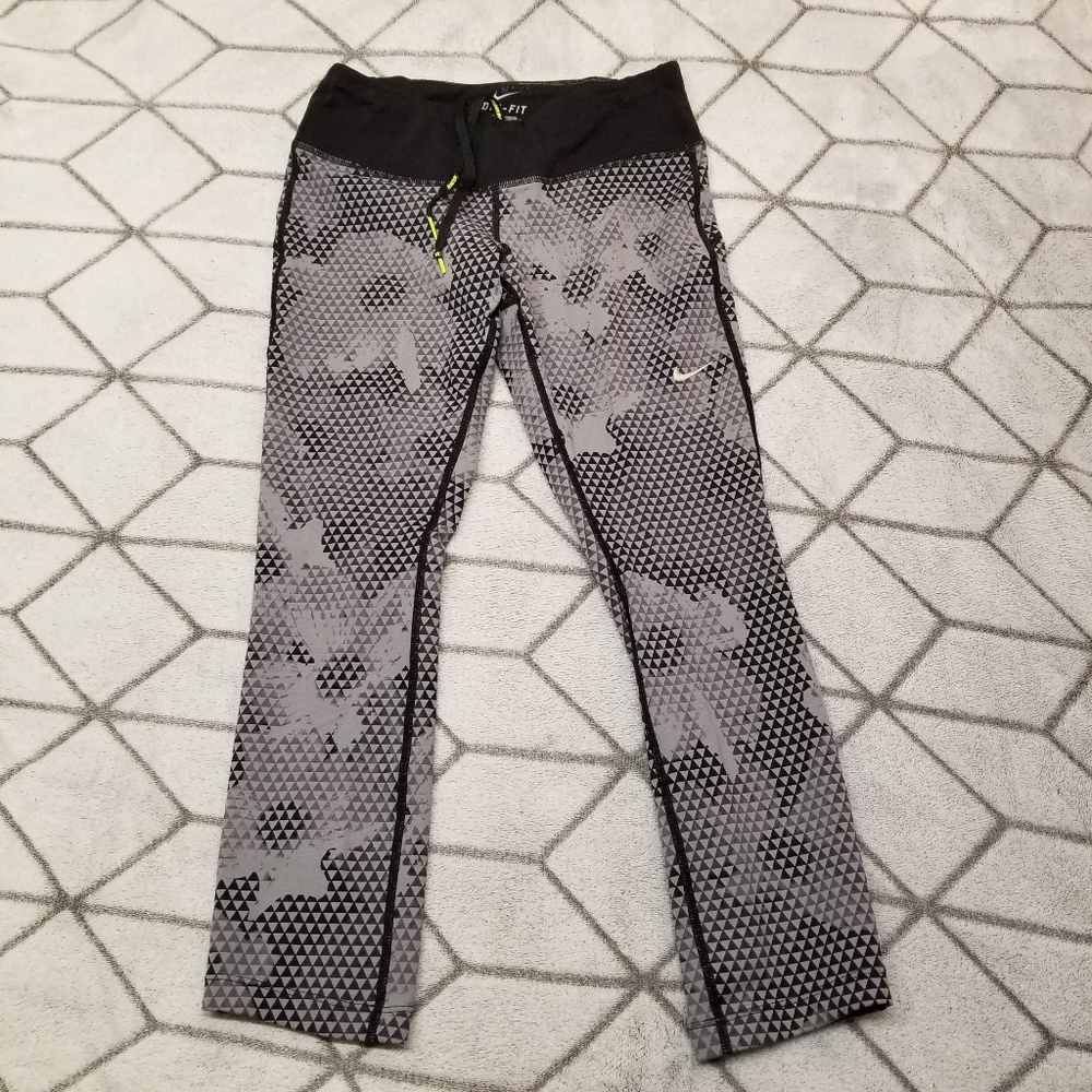 A1 Nike Epic Lux Tight Women's Crop Running Pants